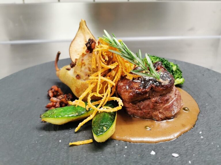 Steak Hauptgang Hotel mit Gemüse