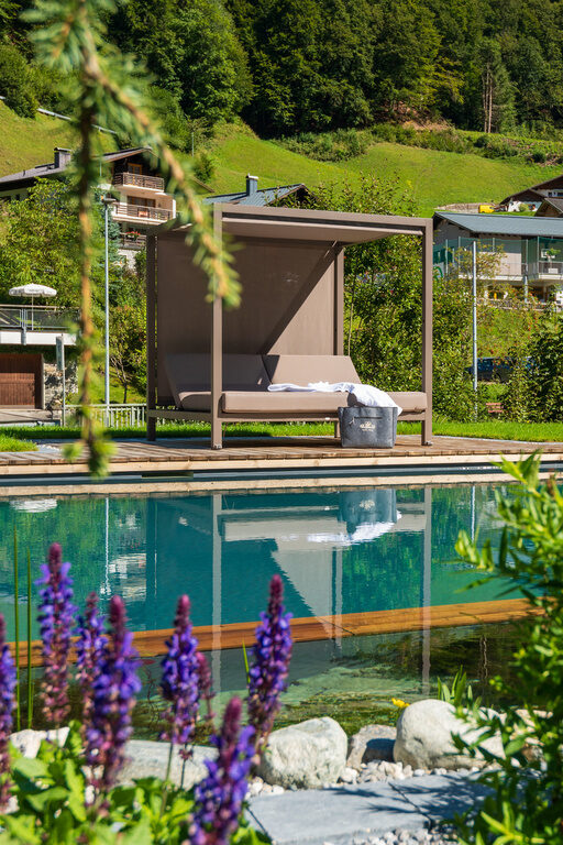 Naturbadesee Outdoor Pool Montafon Hotel Bergkristall Silbertal in Österreich Sommer