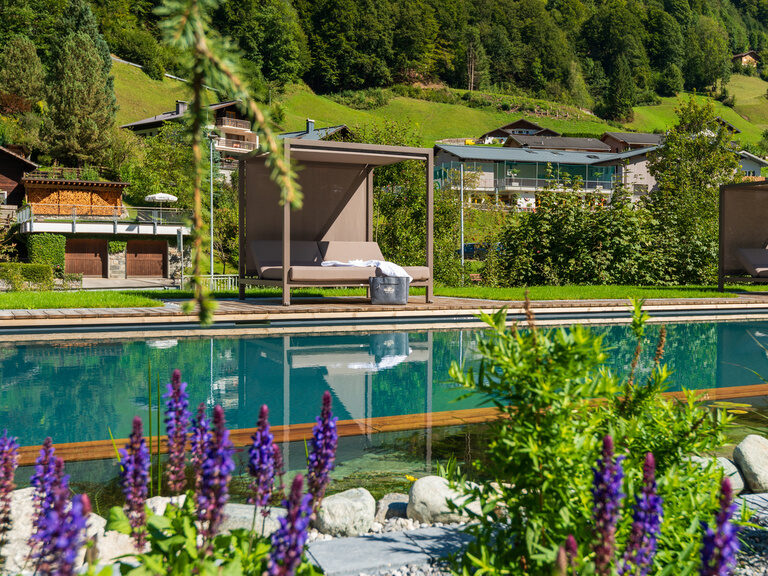 Naturbadesee Outdoor Pool Montafon Hotel Bergkristall Silbertal in Österreich Sommer