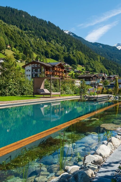 Hotel Bergkristall Naturbadesee mit Panoramablick Silbertal