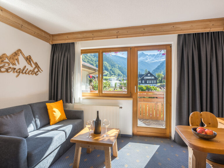 Doppelzimmer mit Bergblick Bergliebe Montafon Hotel Bergkristall Alpen