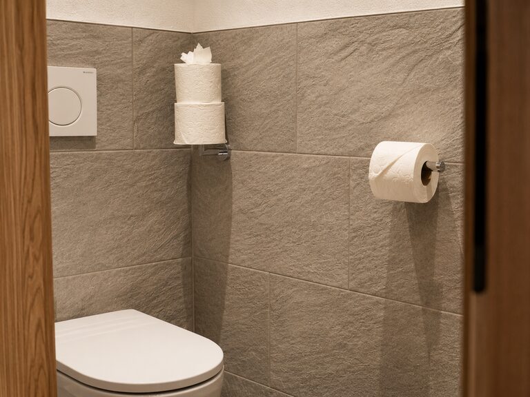 Separates WC im Doppelzimmer Bergliebe Deluxe Hotel Bergkristall Montafon